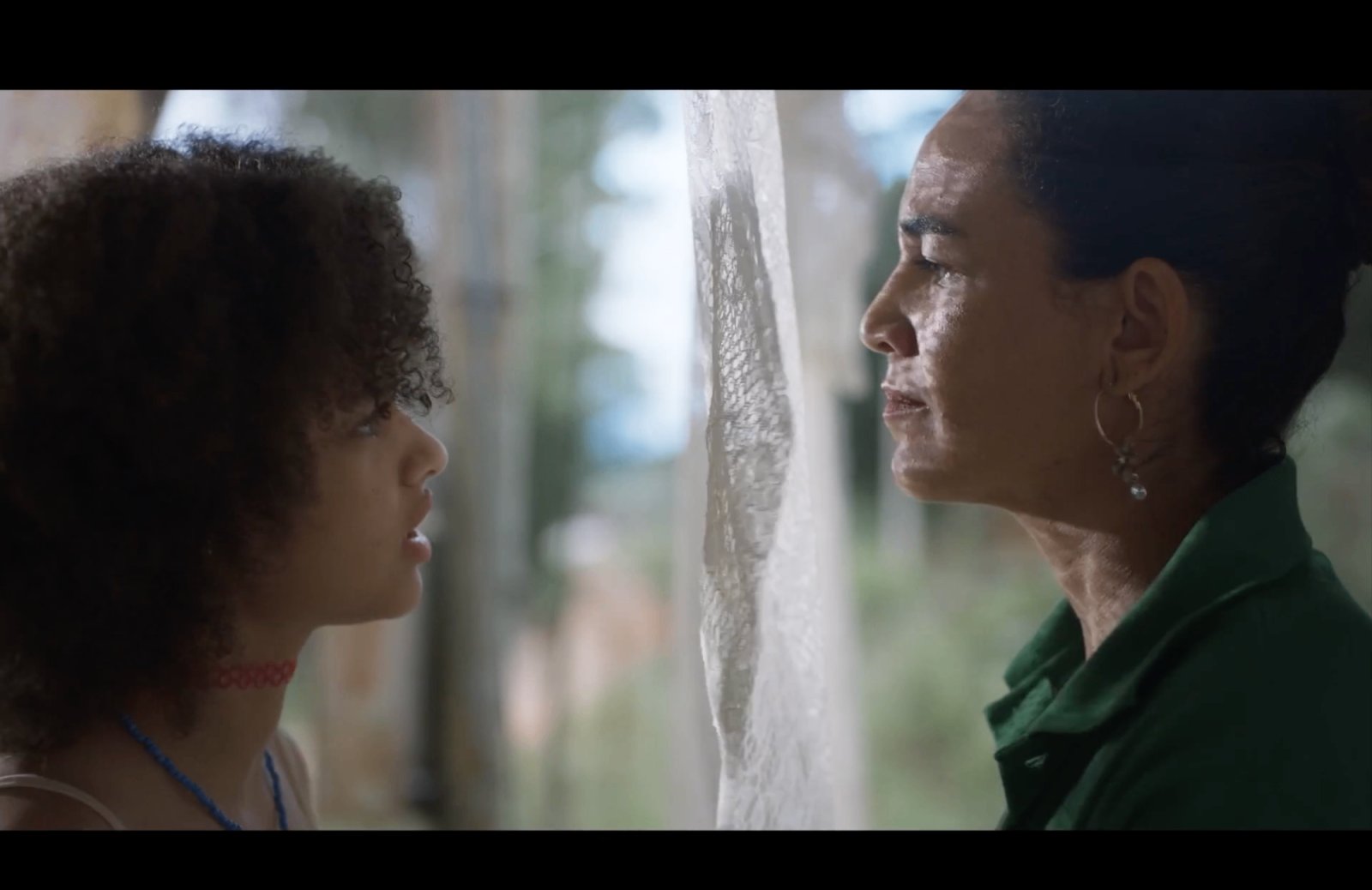 Frame autoral de Elisa Mendes, DAFB